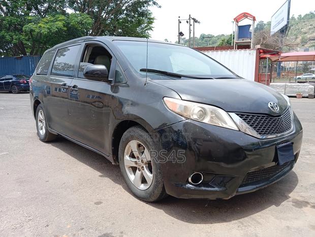 Toyota Sienna 2014 Black