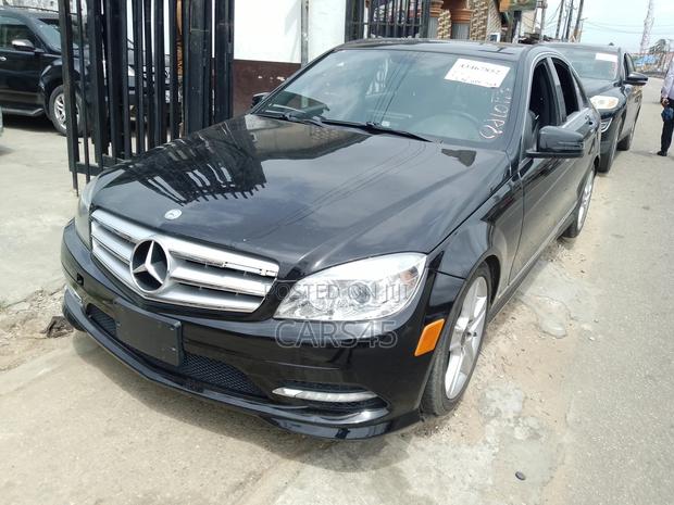 Mercedes-Benz C300 2011 Black