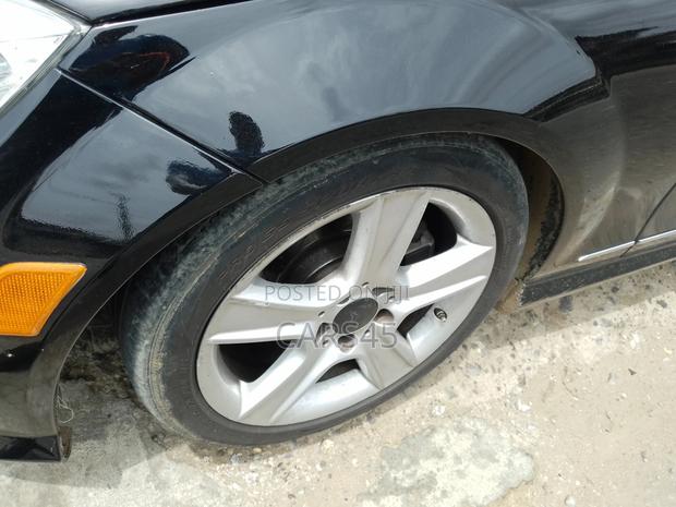 Mercedes-Benz C300 2011 Black
