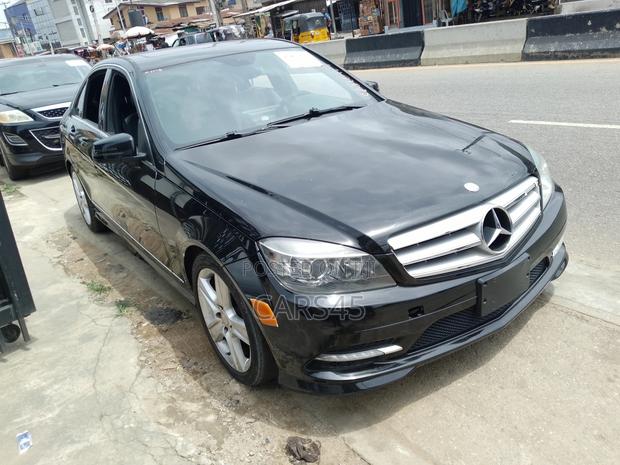 Mercedes-Benz C300 2011 Black