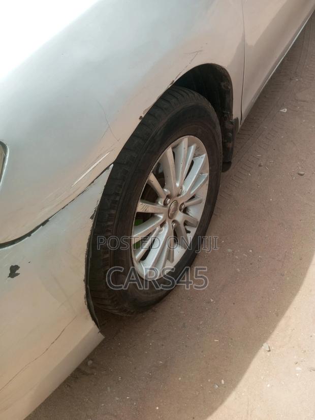 Toyota Camry Base 4dr Sedan (2.5L 4cyl 6M) 2010 Silver