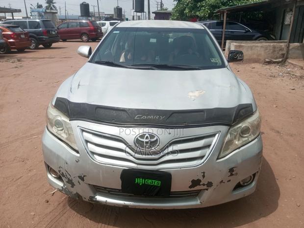 Toyota Camry Base 4dr Sedan (2.5L 4cyl 6M) 2010 Silver