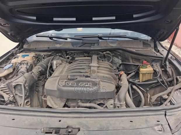 Volkswagen Touareg 2012 Blue