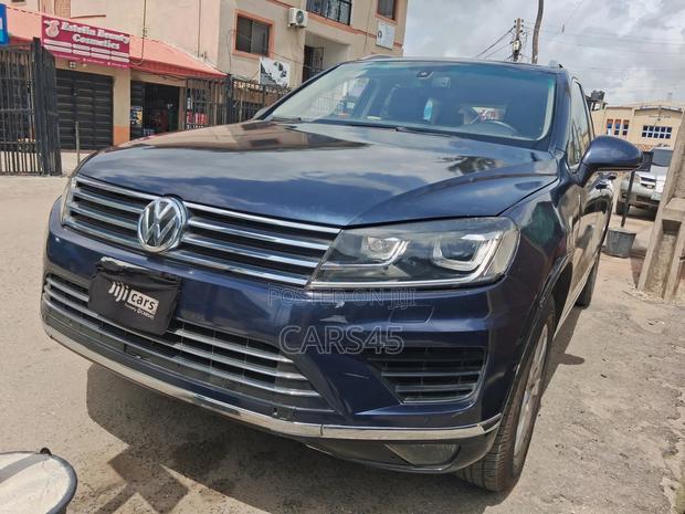 Volkswagen Touareg 2012 Blue