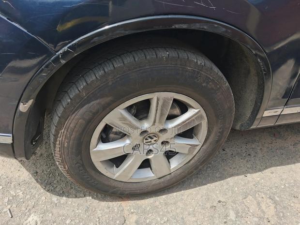 Volkswagen Touareg 2012 Blue