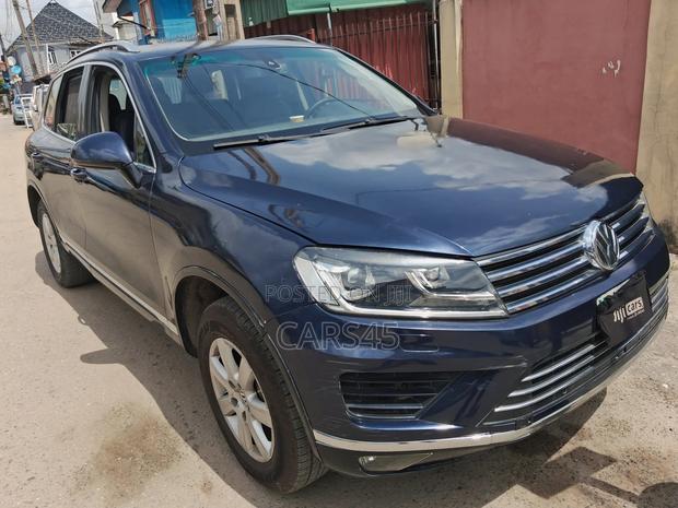 Volkswagen Touareg 2012 Blue