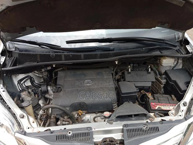 Toyota Sienna 2013 Silver