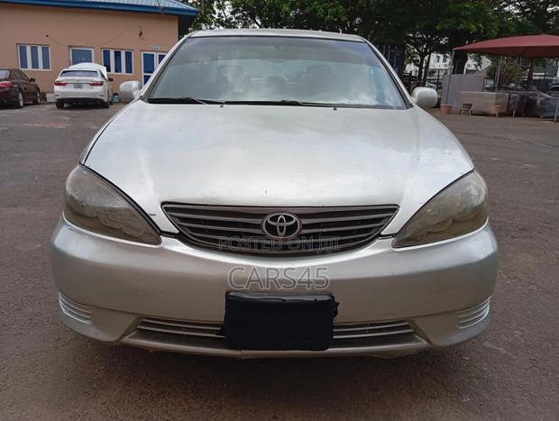Toyota Camry 2005 Silver