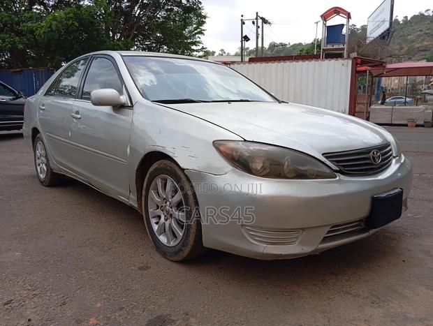 Toyota Camry 2005 Silver