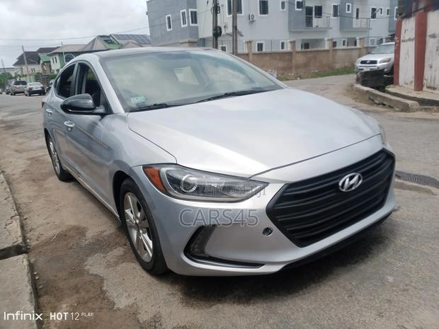 Hyundai Elantra 2017 Silver