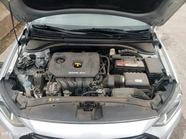 Hyundai Elantra 2017 Silver