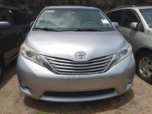 Toyota Sienna 2014 Silver