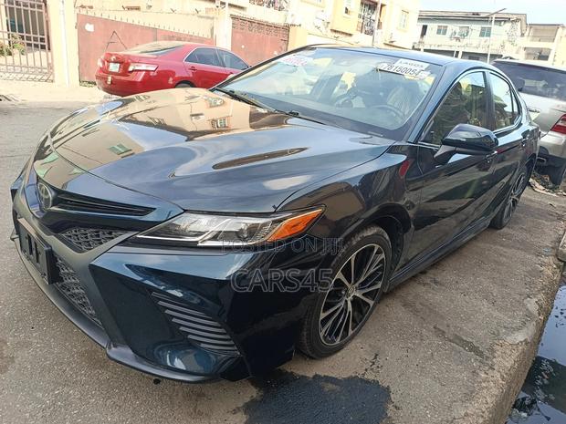 Toyota Camry 2018 Green