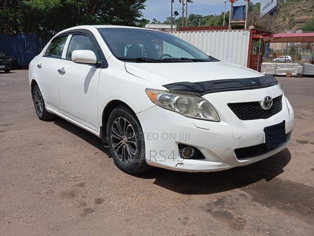 Toyota Corolla 2010 White