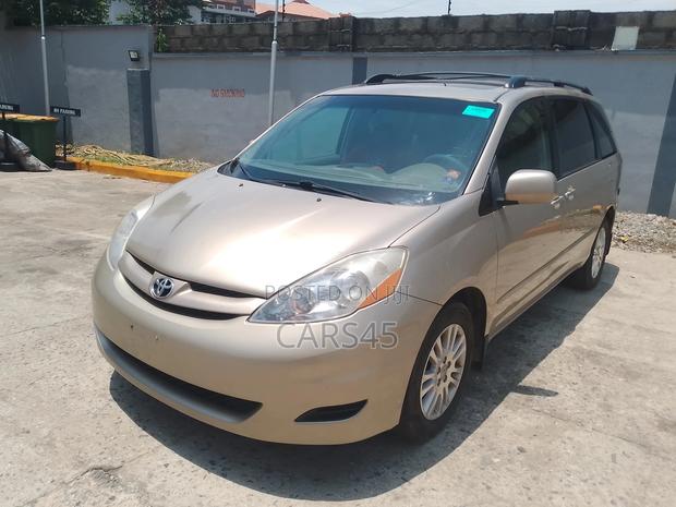 Toyota Sienna 2008 Gold