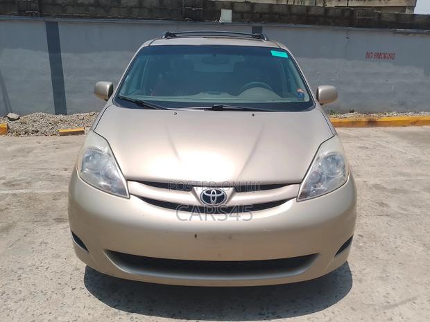 Toyota Sienna 2008 Gold