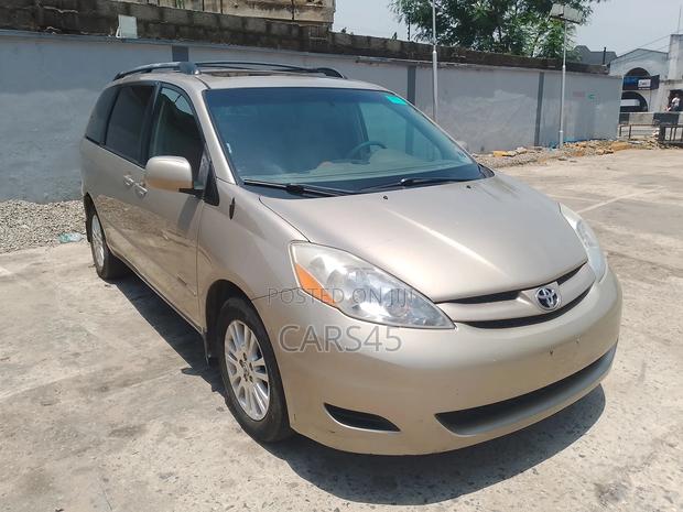 Toyota Sienna 2008 Gold