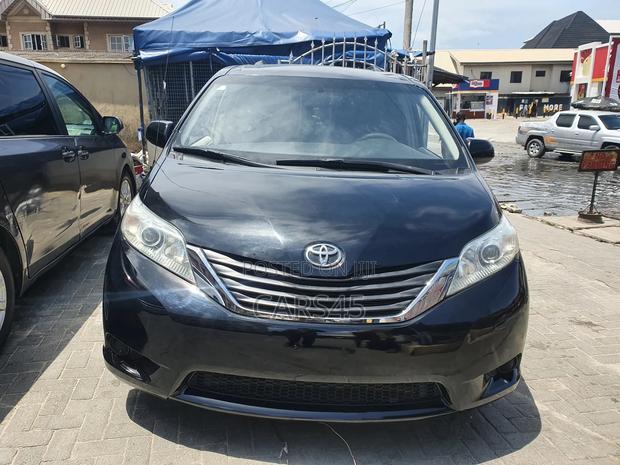 Toyota Sienna 2012 Black