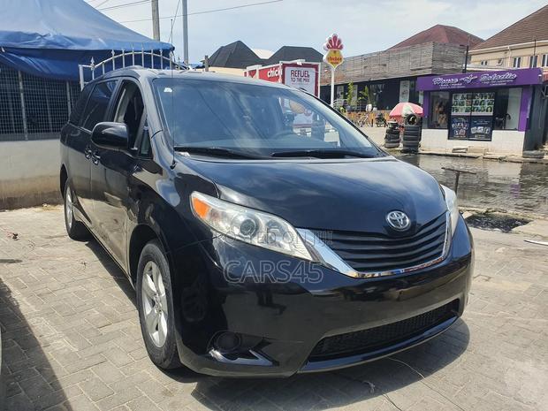 Toyota Sienna 2012 Black