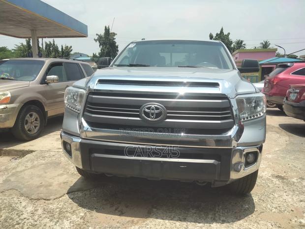 Toyota Tundra 2015 Silver