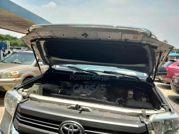 Toyota Tundra 2015 Silver