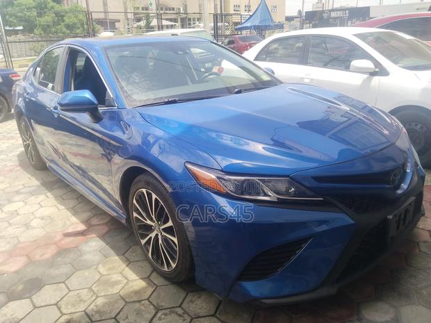 Toyota Camry 2019 Blue