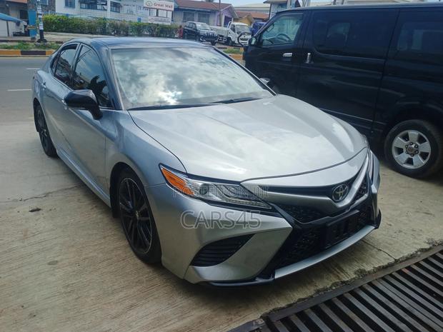 Toyota Camry 2020 Silver
