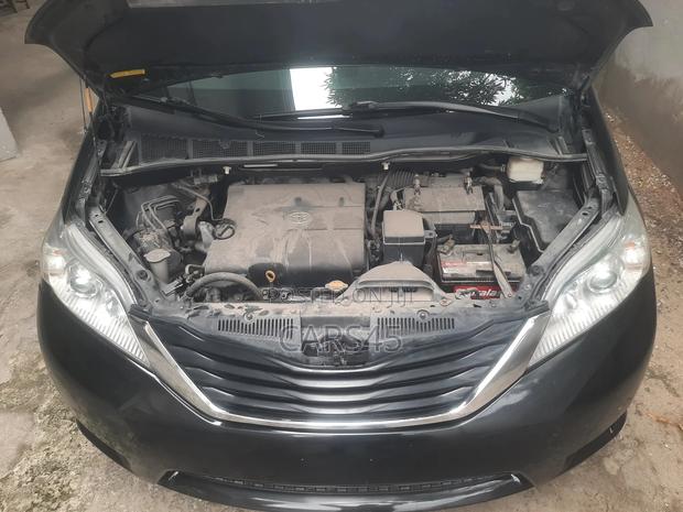 Toyota Sienna 2011 Black
