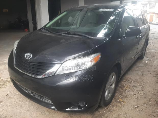 Toyota Sienna 2011 Black