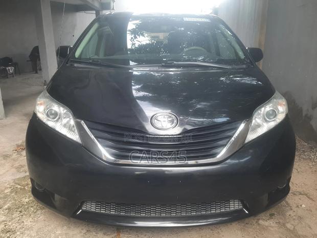 Toyota Sienna 2011 Black
