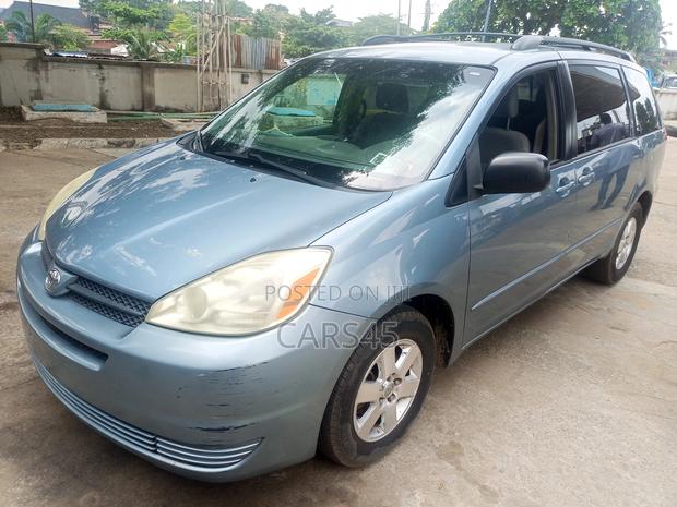 Toyota Sienna 2005 Blue
