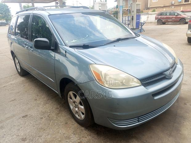 Toyota Sienna 2005 Blue
