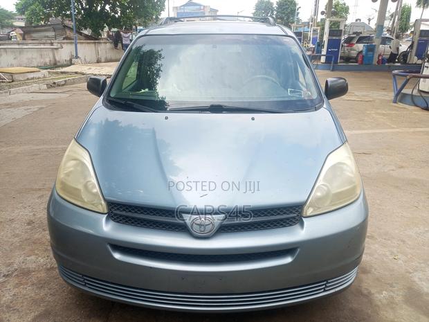 Toyota Sienna 2005 Blue