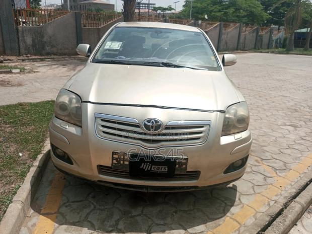 Toyota Avensis 2007 Gold