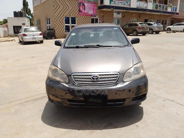 Toyota Corolla 2005 Gray