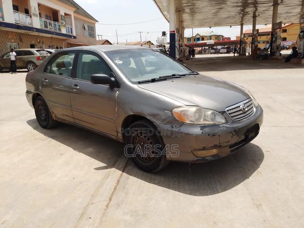 Toyota Corolla 2005 Gray