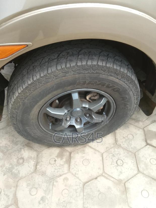 Mitsubishi Montero 2003 Gold