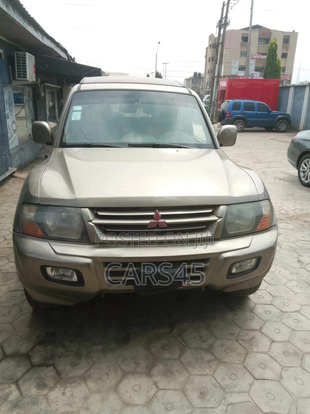 Mitsubishi Montero 2003 Gold