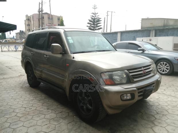 Mitsubishi Montero 2003 Gold