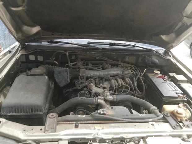 Mitsubishi Montero 2003 Gold