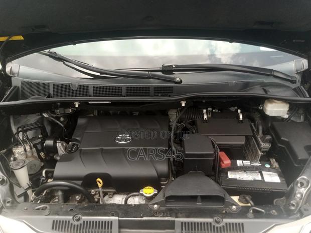 Toyota Sienna 2014 Black