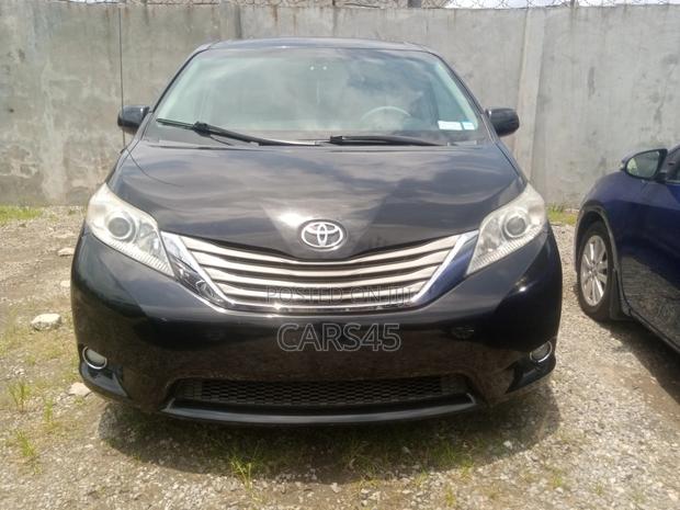Toyota Sienna 2014 Black