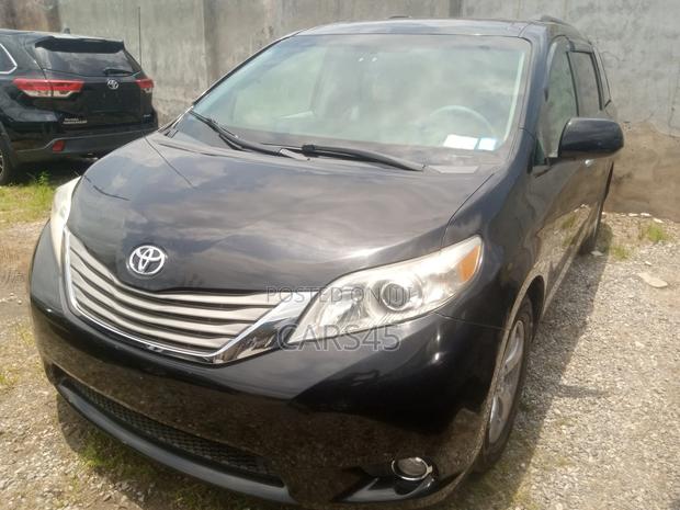 Toyota Sienna 2014 Black