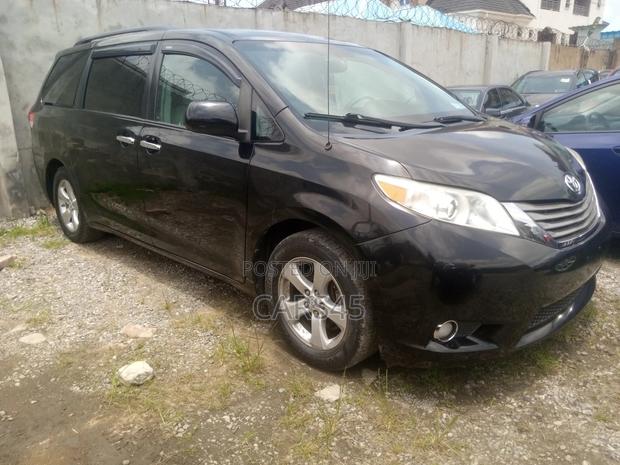 Toyota Sienna 2014 Black