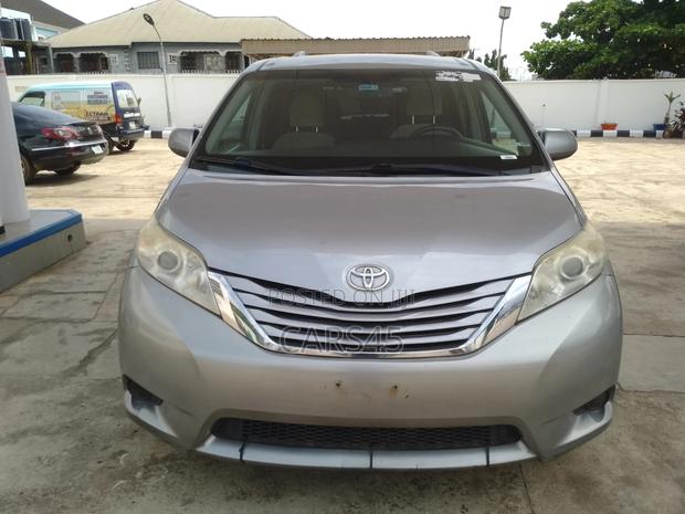 Toyota Sienna 2015 Gray