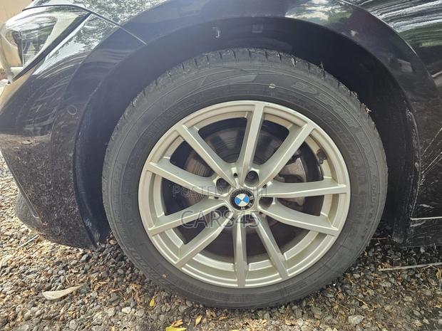 BMW 320i 2021 Black