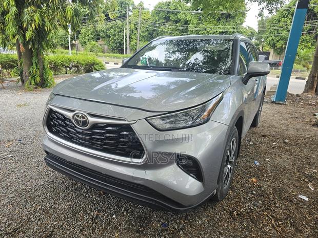 Toyota Highlander 2022 Silver