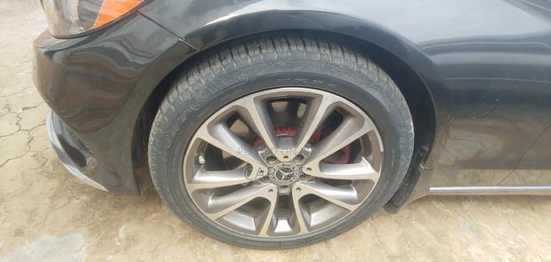 Mercedes-Benz C300 2016 Black