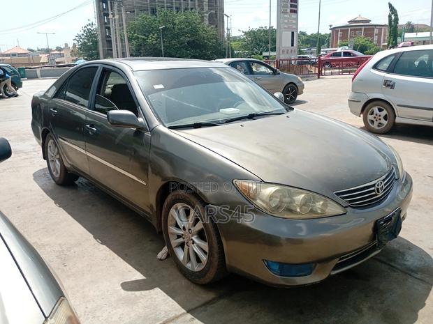 Toyota Camry 2006 Gray
