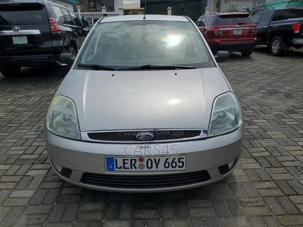 Ford Fiesta 2015 Silver
